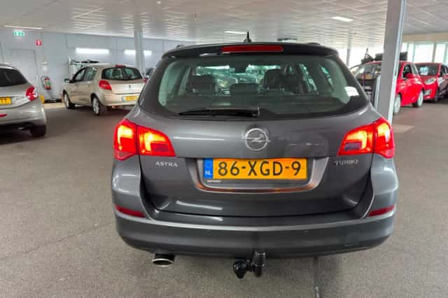 Opel Astra Sports Tourer (2012) thumbnail 6
