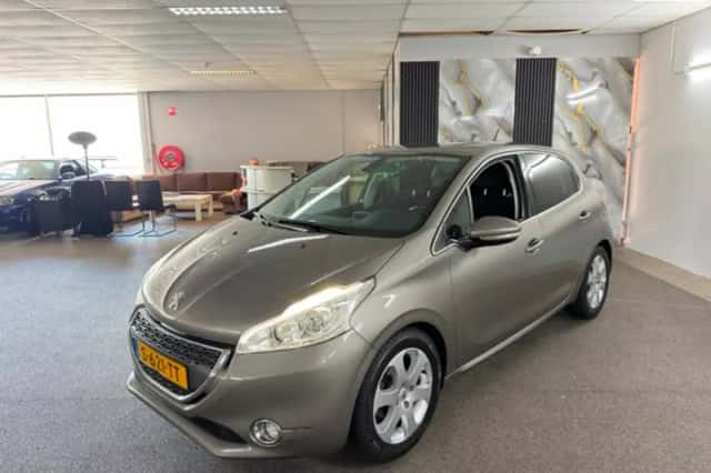 Peugeot 208 (2012) thumbnail 1