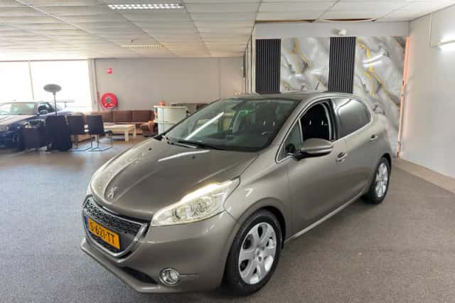 Peugeot 208 (2012) thumbnail 2