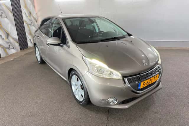 Peugeot 208 (2012) thumbnail 4