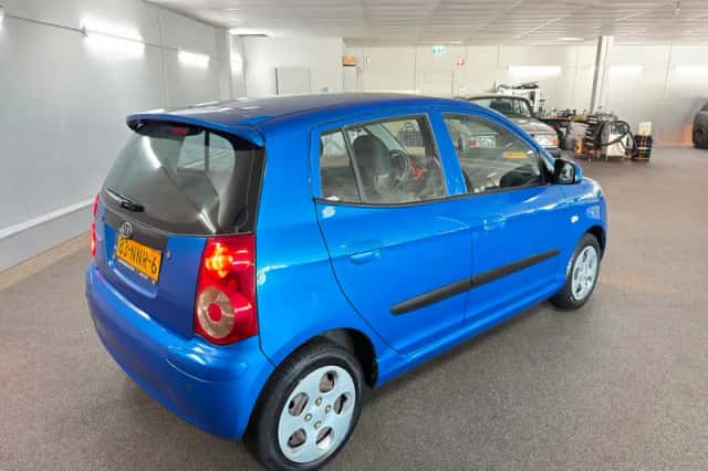 Kia Picanto (2010) thumbnail 5