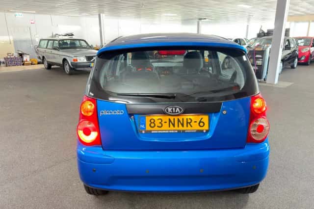 Kia Picanto (2010) thumbnail 6
