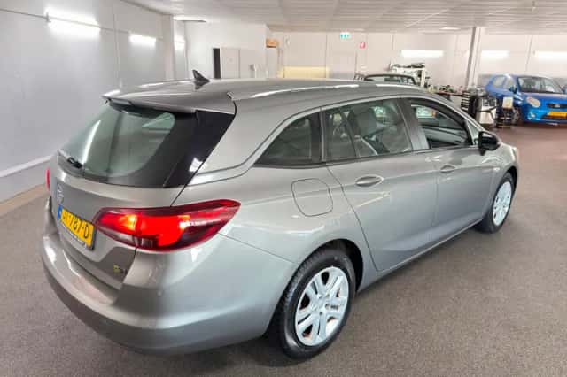 Opel Astra Sports Tourer (2016) thumbnail 5