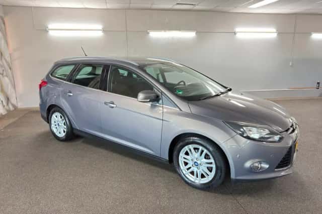Ford Focus (2013) thumbnail 3