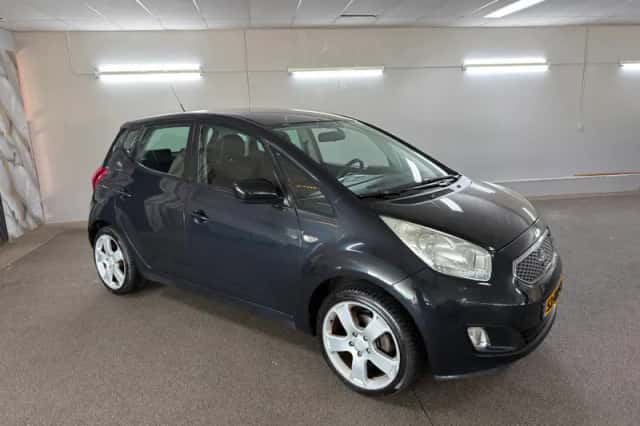 Kia Venga (2010) thumbnail 3