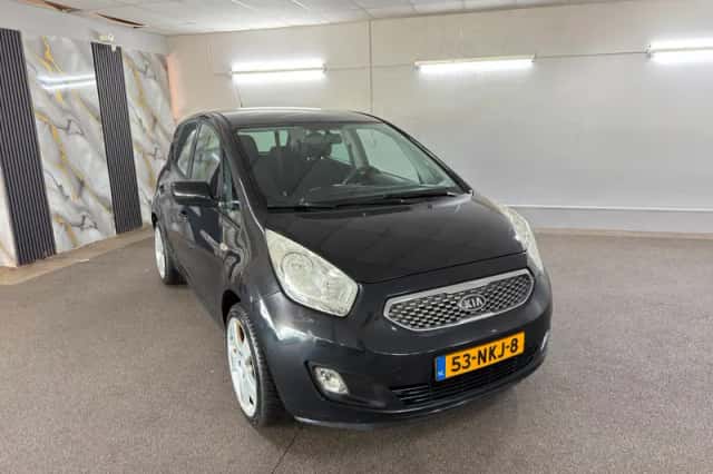 Kia Venga (2010) thumbnail 4