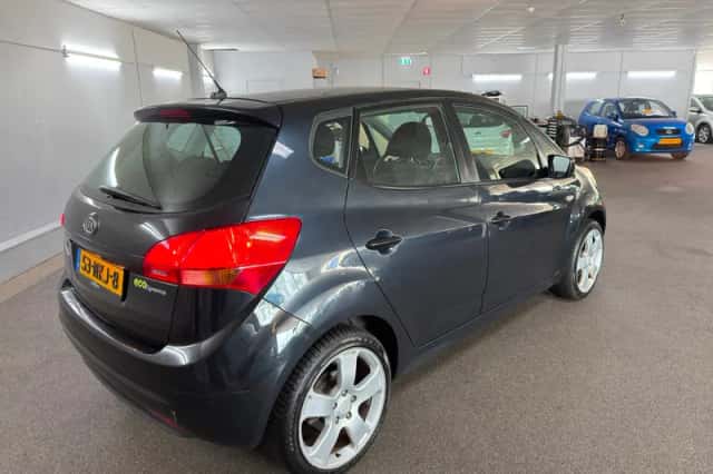 Kia Venga (2010) thumbnail 5