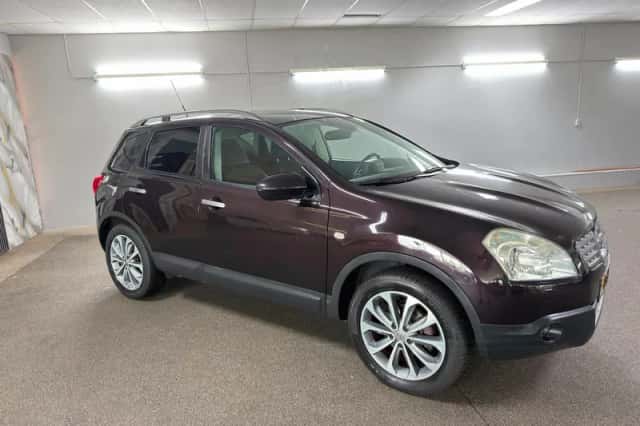 Nissan Qashqai (2009) thumbnail 3