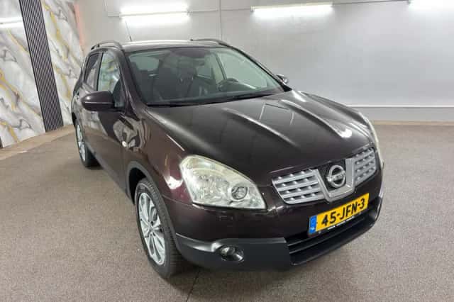 Nissan Qashqai (2009) thumbnail 4