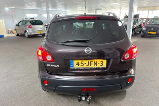 Nissan Qashqai (2009) thumbnail 6
