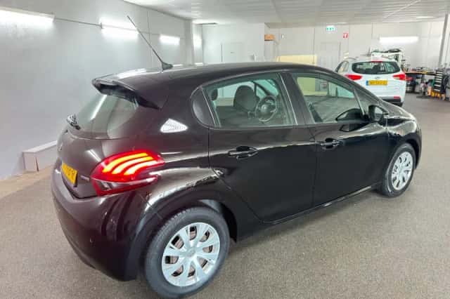 Peugeot 208 (2017) thumbnail 5