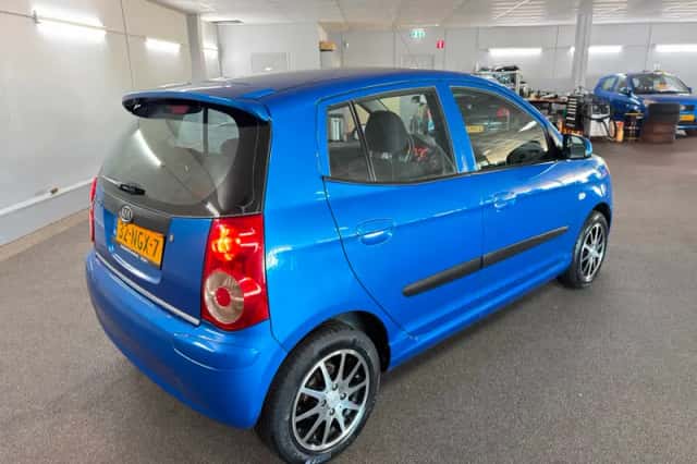 Kia Picanto (2010) thumbnail 5