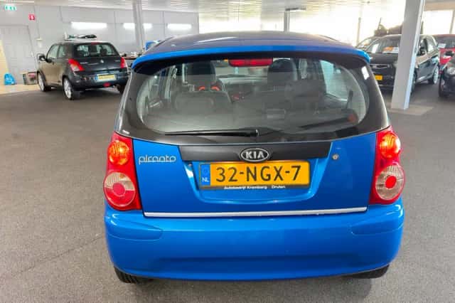 Kia Picanto (2010) thumbnail 6