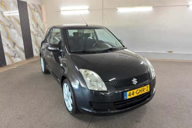 Suzuki Swift (2008) thumbnail 4
