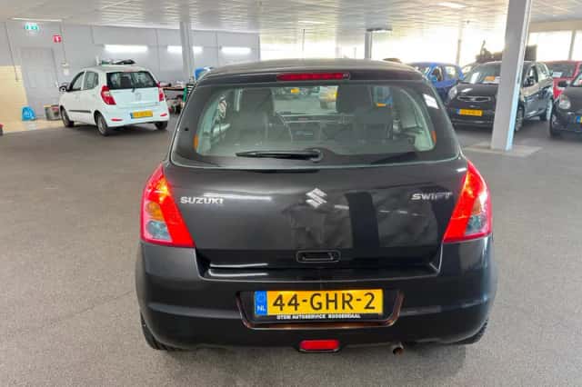 Suzuki Swift (2008) thumbnail 6