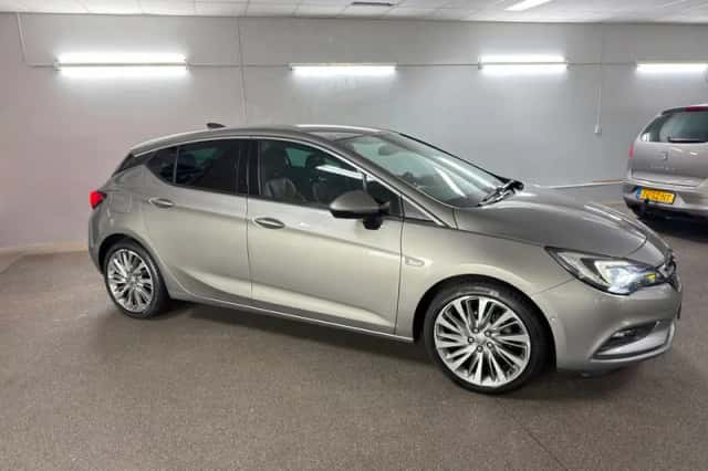 Opel Astra (2016) thumbnail 3