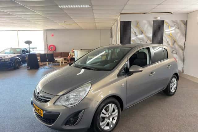 Opel Corsa (2011) thumbnail 2