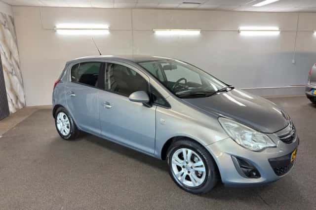 Opel Corsa (2011) thumbnail 3