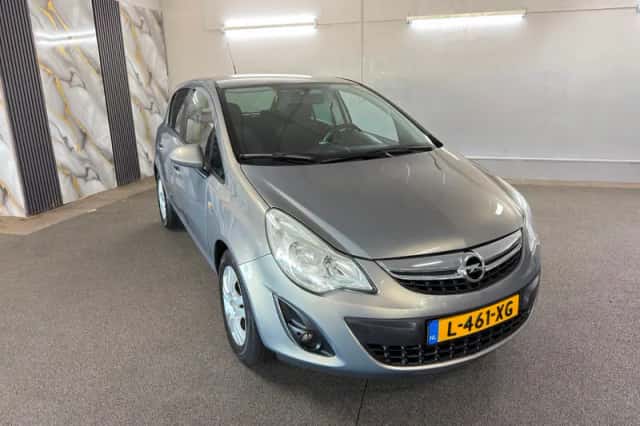 Opel Corsa (2011) thumbnail 4