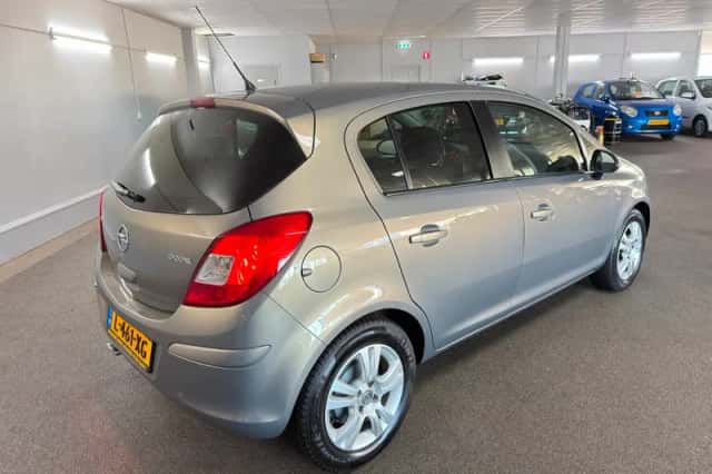 Opel Corsa (2011) thumbnail 5
