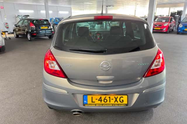 Opel Corsa (2011) thumbnail 6