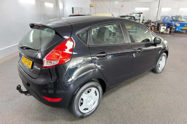 Ford Fiesta (2014) thumbnail 2