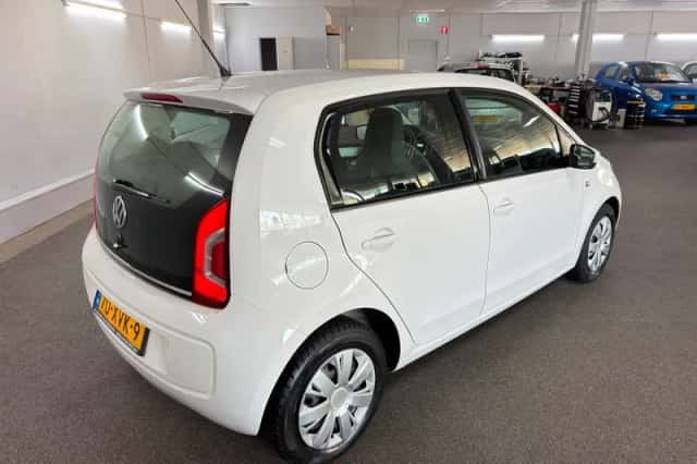 Volkswagen Up! (2012) thumbnail 5