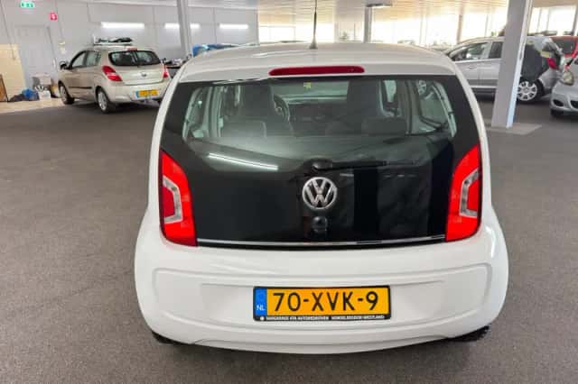 Volkswagen Up! (2012) thumbnail 6