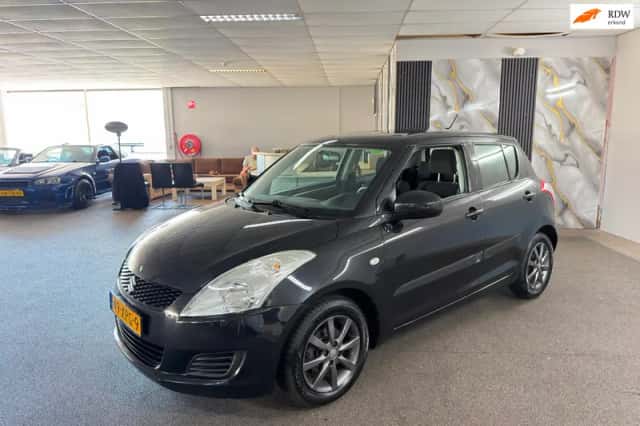 Suzuki Swift (2012) thumbnail 2