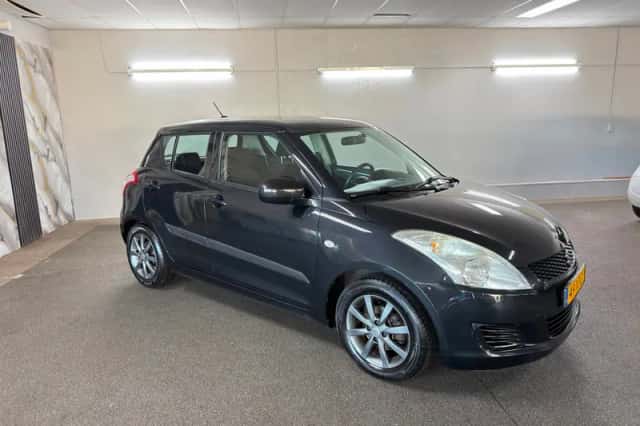 Suzuki Swift (2012) thumbnail 3