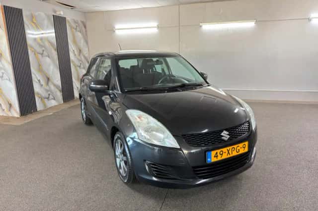 Suzuki Swift (2012) thumbnail 4
