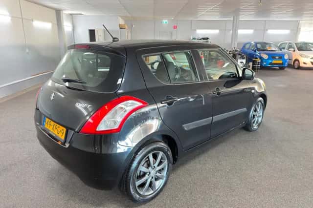 Suzuki Swift (2012) thumbnail 5