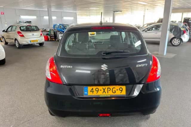 Suzuki Swift (2012) thumbnail 6