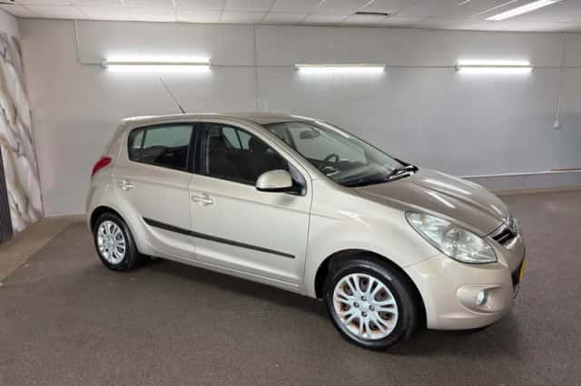 Hyundai i20 (2011) thumbnail 2