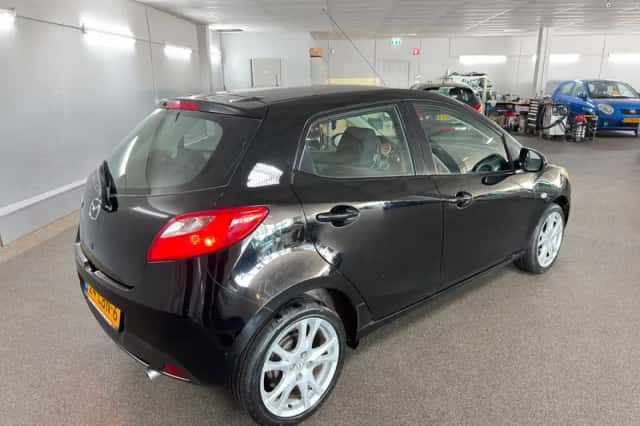 Mazda 2 (2010) thumbnail 4