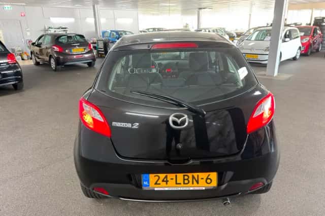 Mazda 2 (2010) thumbnail 5