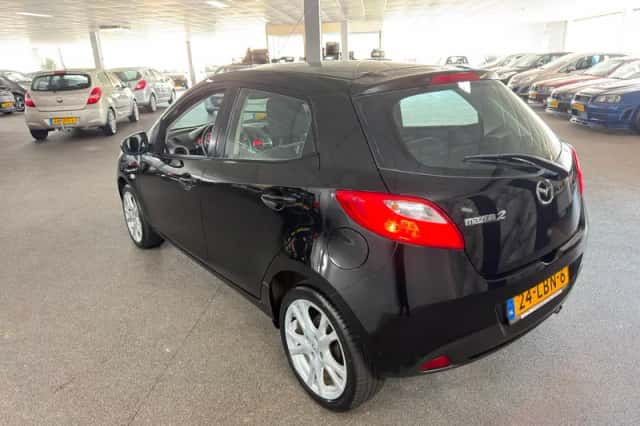 Mazda 2 (2010) thumbnail 6