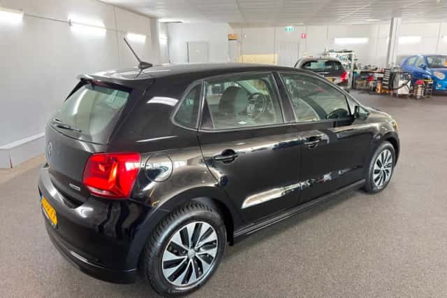Volkswagen Polo (2014) thumbnail 4
