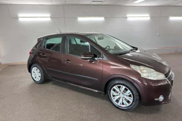 Peugeot 208 (2013) thumbnail 2