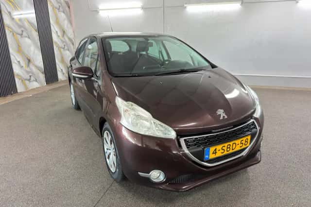 Peugeot 208 (2013) thumbnail 3