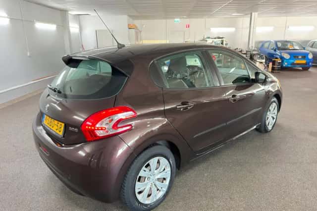 Peugeot 208 (2013) thumbnail 4