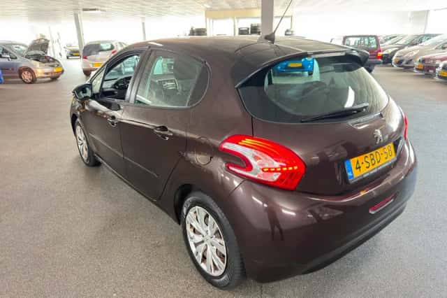 Peugeot 208 (2013) thumbnail 6