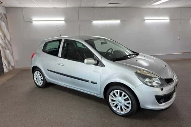 Renault Clio (2008) thumbnail 2