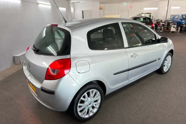 Renault Clio (2008) thumbnail 4
