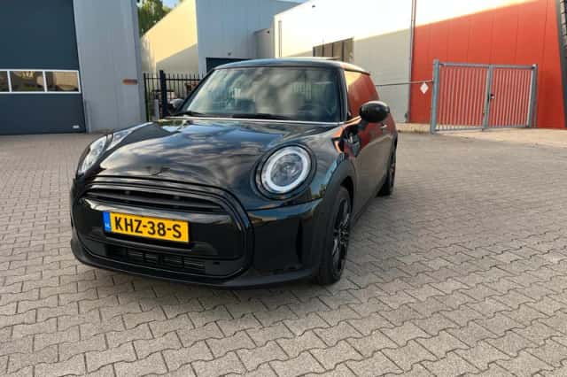 MINI Cooper (2022) thumbnail 2