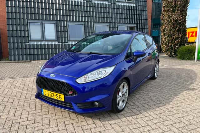 Ford Fiesta (2014) thumbnail 1