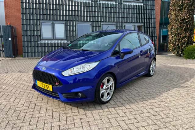 Ford Fiesta (2014) thumbnail 2