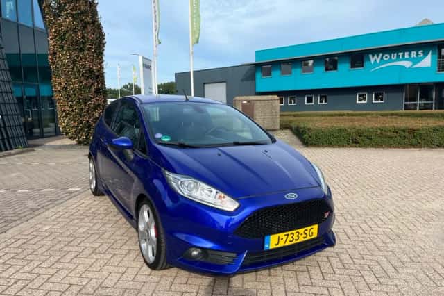 Ford Fiesta (2014) thumbnail 4