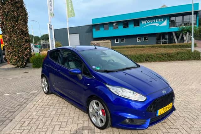 Ford Fiesta (2014) thumbnail 5