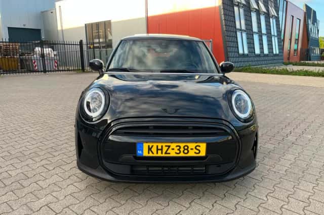 MINI Cooper (2022) thumbnail 3
